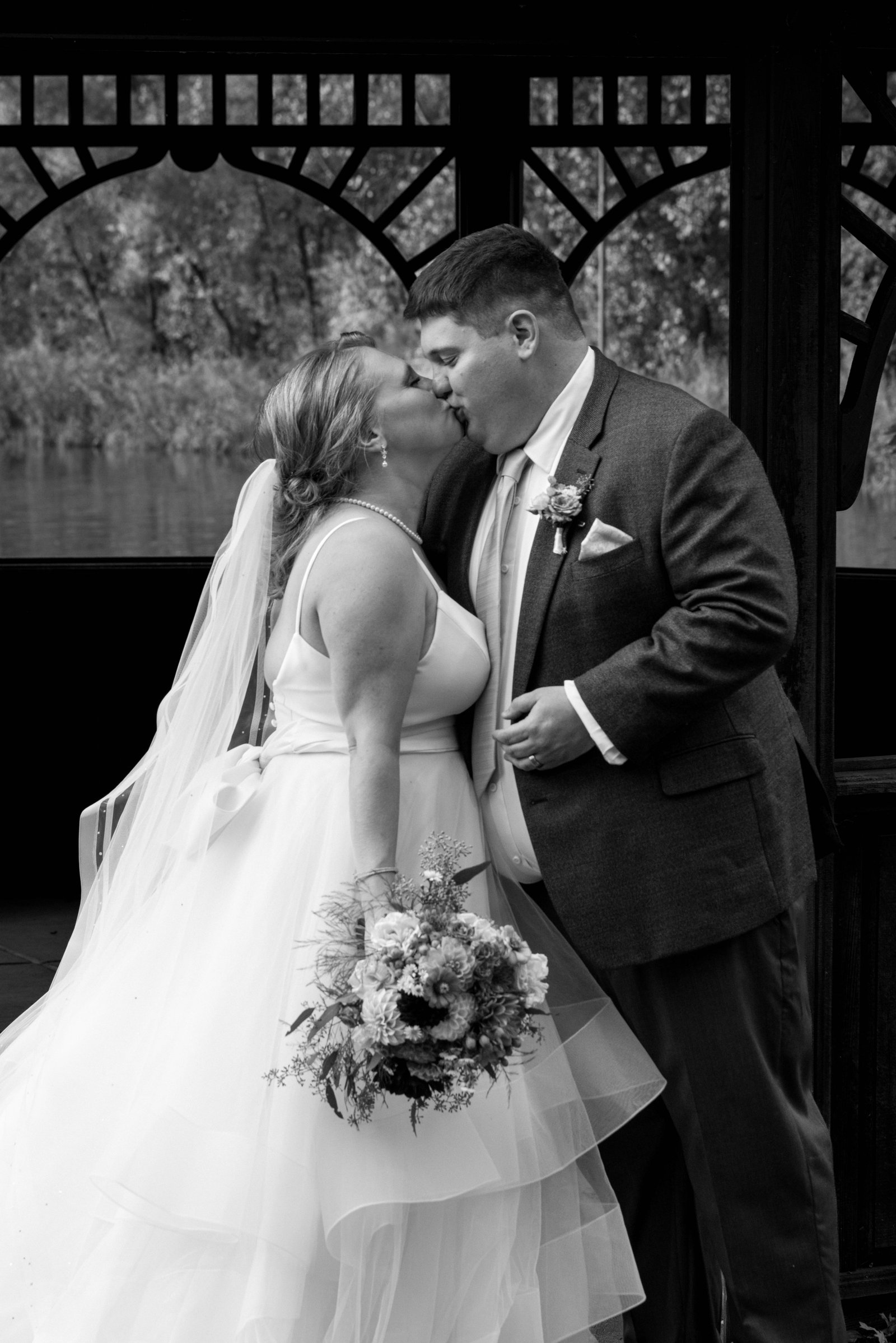 Couple just married - Steve Lunden Photography Twin Cities wedding photographer